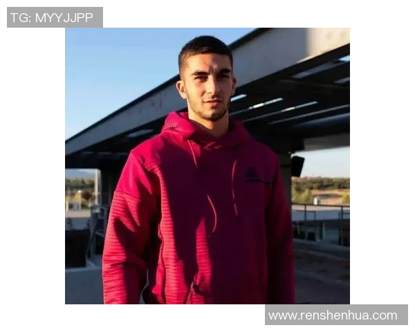 足球明星体重突破100公斤背后的训练与饮食秘密揭秘